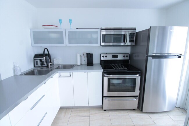 Building Photo - 440 Paradise Isle Blvd