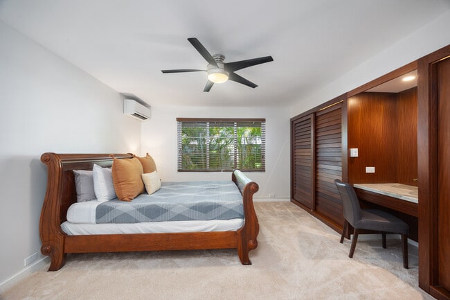 Building Photo - 456 Portlock Rd