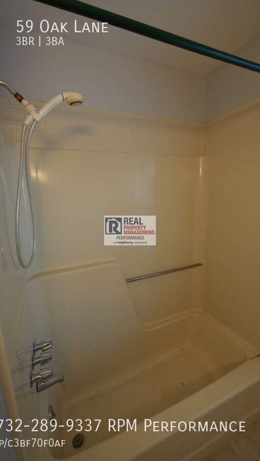 Building Photo - 59 Oak Ln