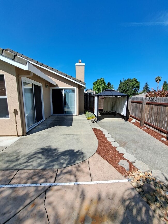 Building Photo - 354 Bradley Dr