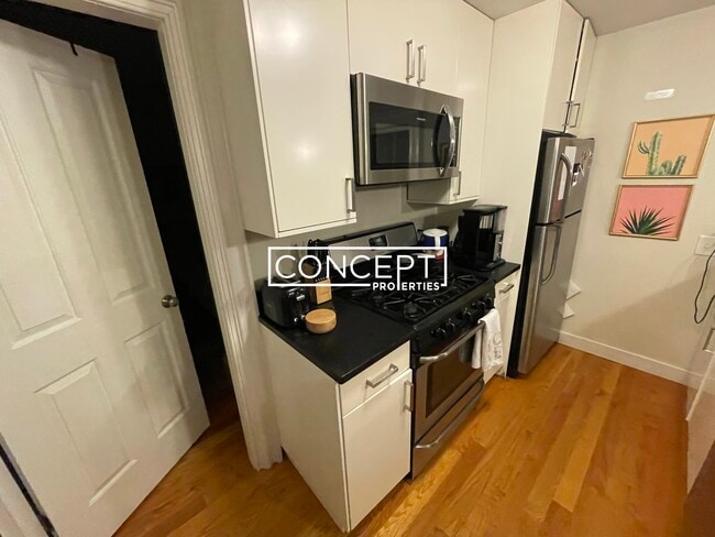 Building Photo - 658 Massachusetts Ave