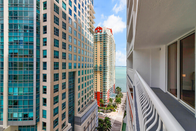 Building Photo - 1200 Brickell Bay Dr