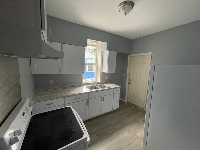 Building Photo - 3 Bedroom For Rent in Harrisburg with gas ...