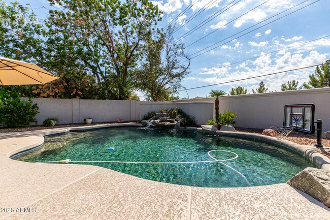 Building Photo - 2041 E Marquette Dr