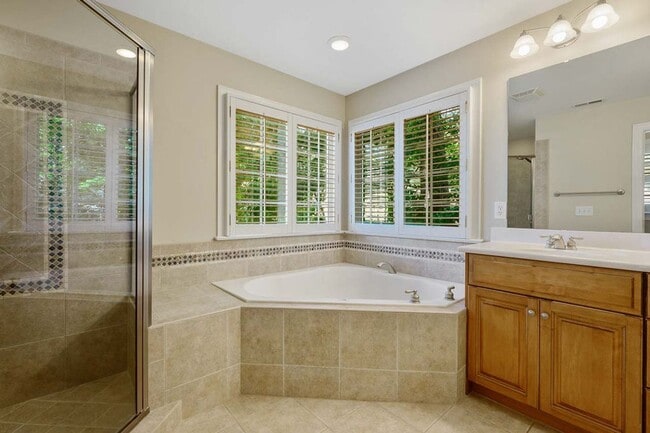 Building Photo - Custom Home in Fantastic Neighborhood!