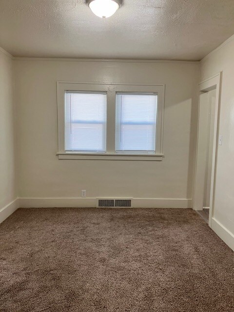 Building Photo - 308 E Virginia Ave