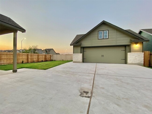 Building Photo - 1548 Weatherford Ln