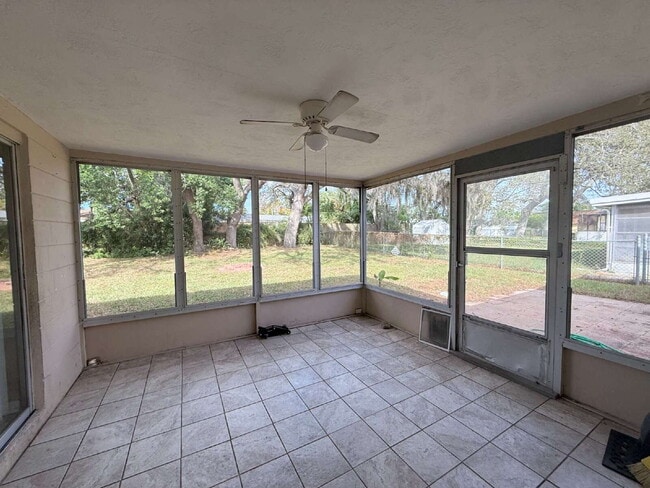 Building Photo - 2-Bedroom Retreat with 1.5 Baths in Holiday, FL!