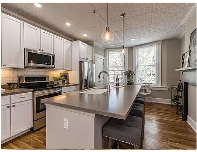 Building Photo - 1407 Vine St