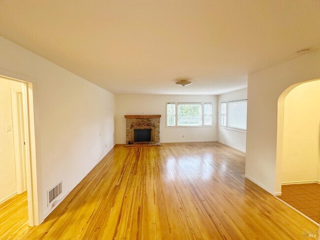 Building Photo - 250 Edgewood Ave