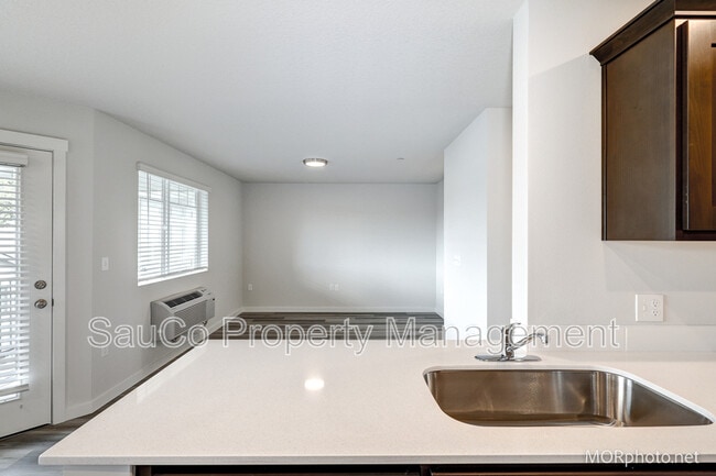 Building Photo - 2560 Hawthorne St