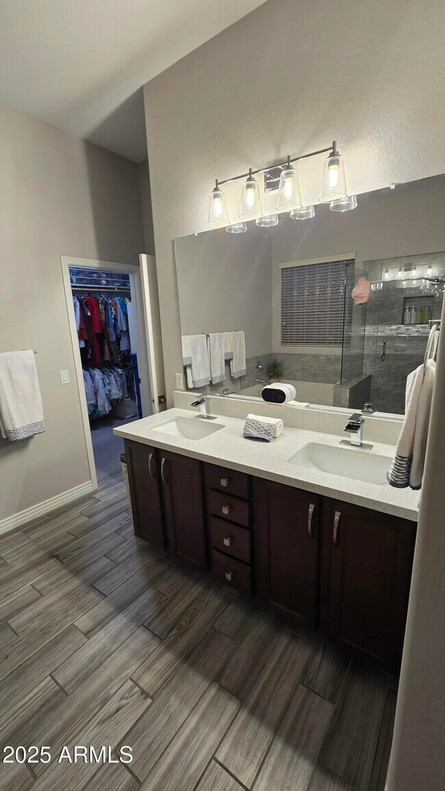 Building Photo - 17591 W Dahlia Dr