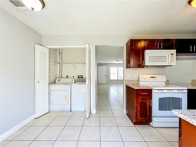 Building Photo - 1604 Little Falls Cir