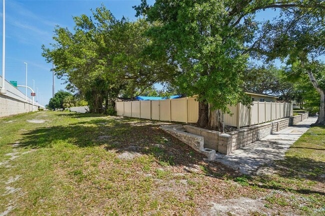 Building Photo - 3123 W La Salle St