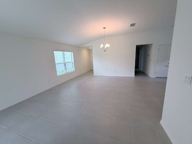 Building Photo - 524 Carya Wy