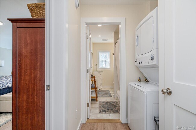 Building Photo - 5 Spring St