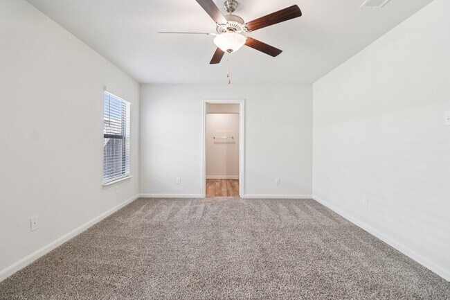 Building Photo - 3909 Crown Ct