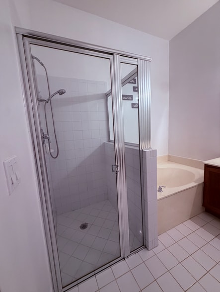 Building Photo - 10280 SW Stephanie Way