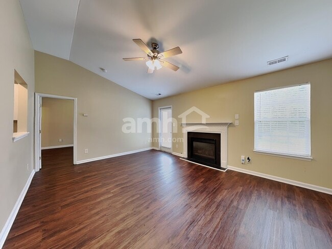 Building Photo - 224 N Fuquay Springs Ave