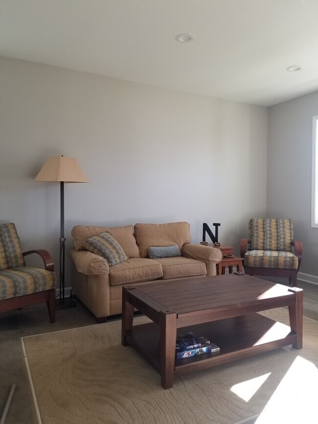 Building Photo - 13 Bigby St