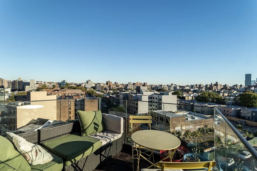 Building Photo - 11-16 Main Avenue