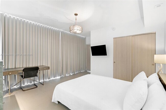 Building Photo - 3737 Collins Ave