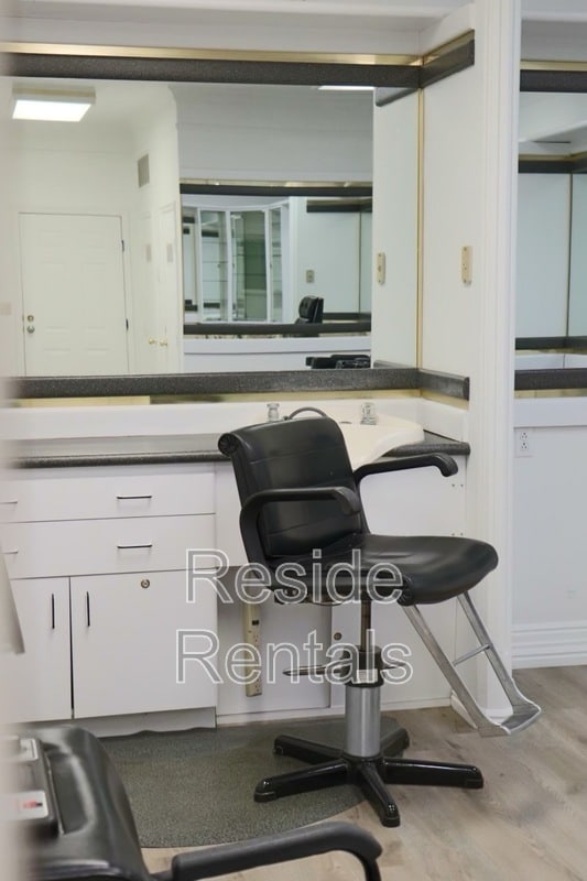 Building Photo - 50 N Center St