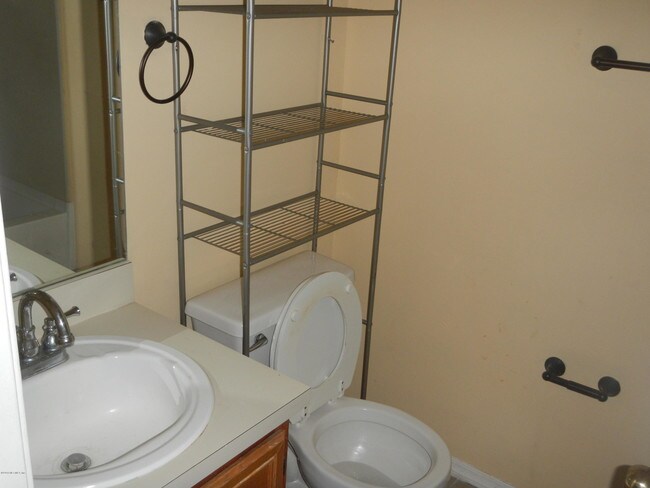 Building Photo - 517 Tuxedo Ct