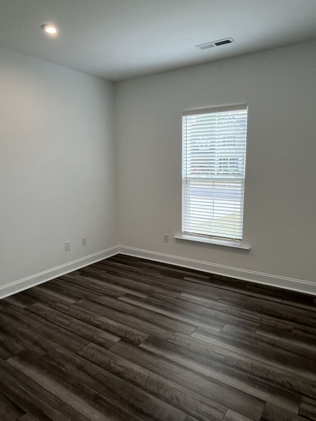 Building Photo - 616 Southstone Dr