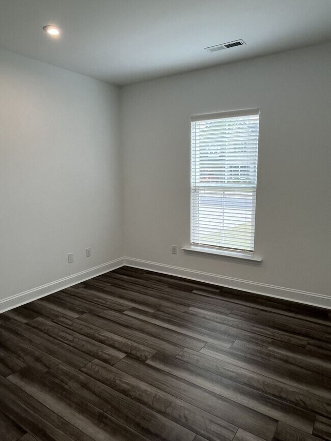 Building Photo - Spacious 5 Bed home in Stallings