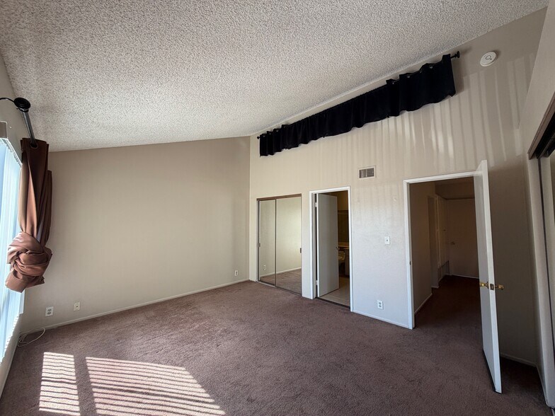 Building Photo - 7226 Jordan Ave