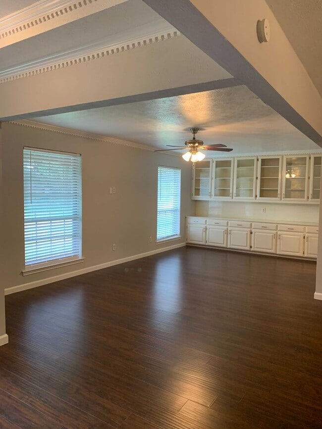 Building Photo - 2417 Stone Creek Dr