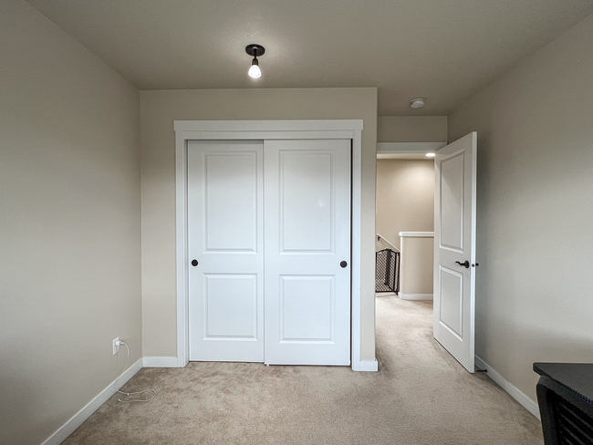 Building Photo - Enjoyable 4-Bed, 2.5-Bath Corner Lot Home ...