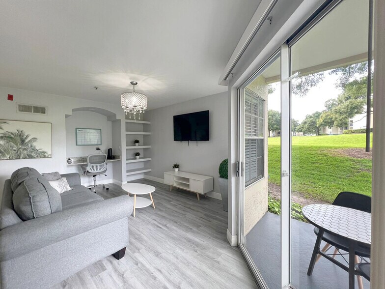 Building Photo - 7250 Westpointe Blvd