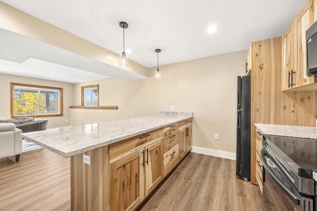 Building Photo - Hillside Hideaway in Historic Virginia Cit...