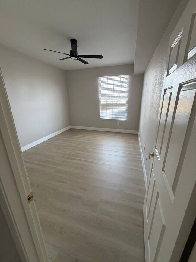 newly refinished second bedroom - 231 W Horizon Ridge Pky