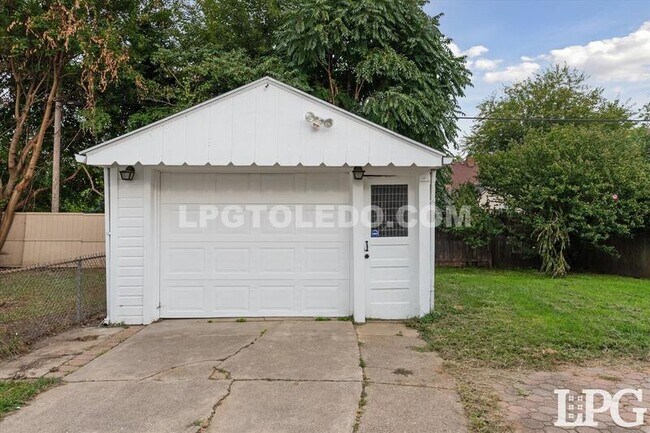 Building Photo - 3648 Watson Ave