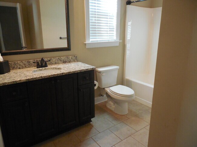 Building Photo - 812 Herrington Dr