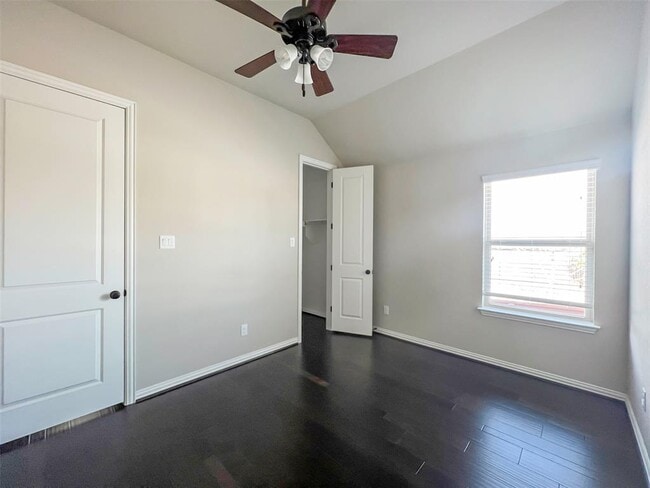 Building Photo - 3018 Diego Dr