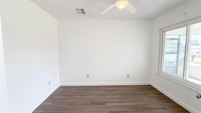 Building Photo - 5523 Westbrook Dr