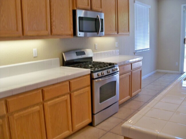 Building Photo - Gorgeous Two Story In East Modesto
