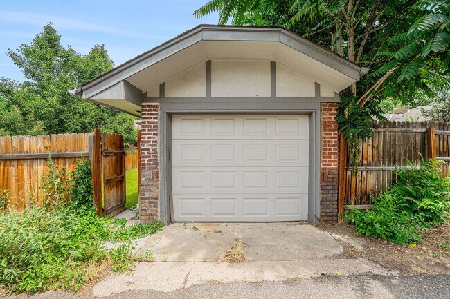 Building Photo - Updated Craftsman Bungalow in Congress Par...
