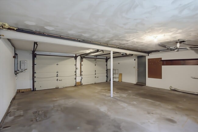Building Photo - 37 Woodbury Rd
