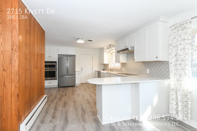 Building Photo - 2715 Kivett Dr