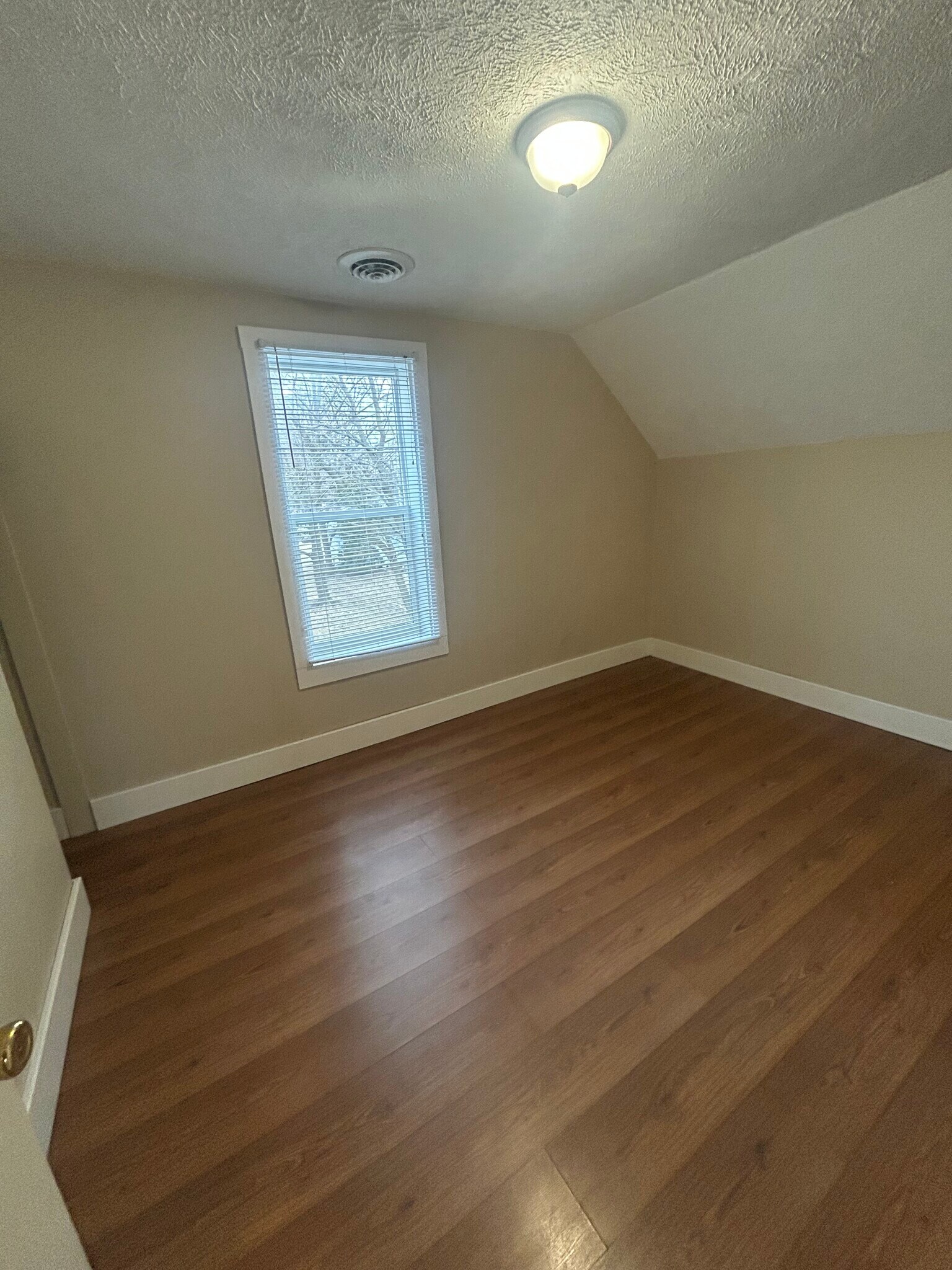 Building Photo - 304 Orchard St