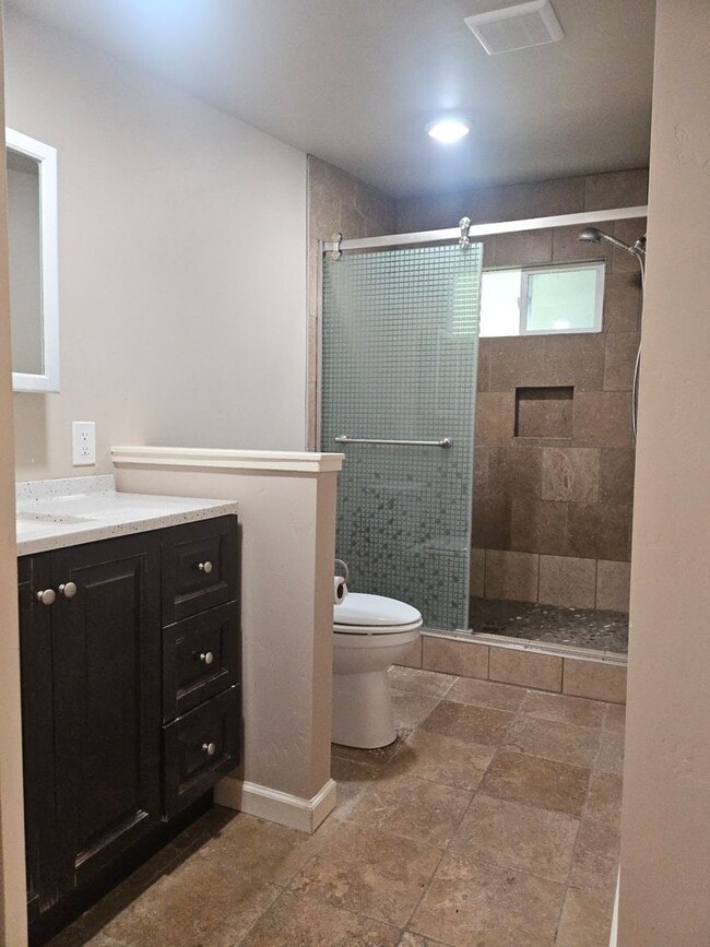 Building Photo - 333 Daken Brook Dr