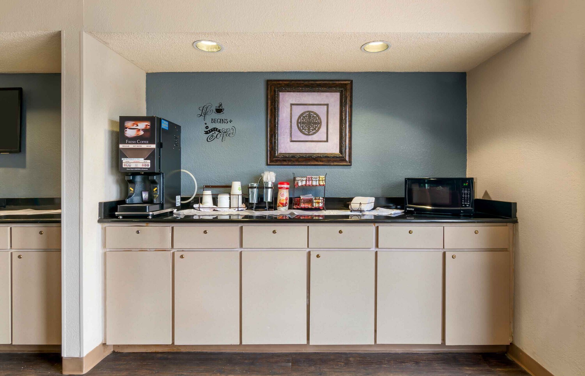 Building Photo - Furnished Studio-Kansas City - Airport - Tiffany Springs