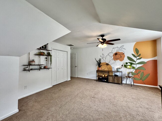 Building Photo - First-Time Rental! Available 08-07-26 - Fenced Yard, Pet Friendly, Attached 2-Car Garage!