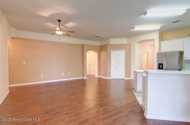 Building Photo - 467 Sauders Rd SE