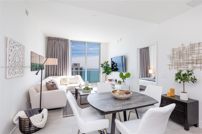 Building Photo - 4010 S Ocean Dr